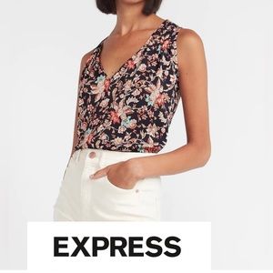 EXPRESS - Sleeveless V-Neck Floral Blouse (M)